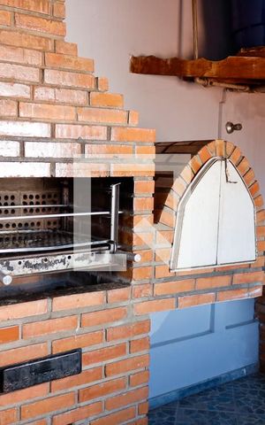 Casa à venda com 256m², 4 quartos e 4 vagas Casa à venda com 256m², 4 quartos e 4 vagasÁrea comum - Churrasqueira