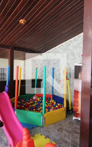 Casa de condomínio à venda com 210m², 4 quartos e 3 vagasQuintal coberto