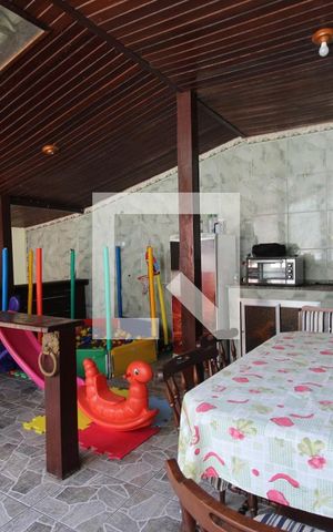 Casa de condomínio à venda com 210m², 4 quartos e 3 vagasQuintal coberto