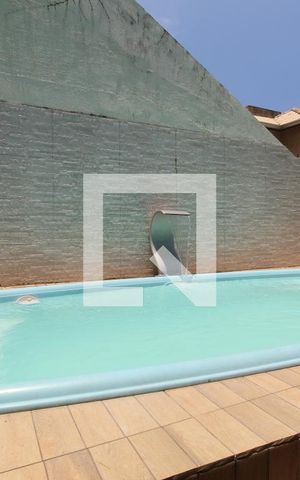 Casa de condomínio à venda com 210m², 4 quartos e 3 vagasPiscina