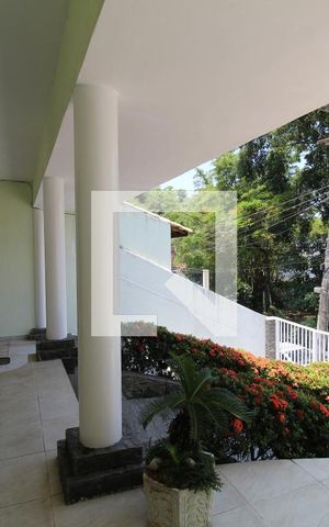 Casa de condomínio à venda com 210m², 4 quartos e 3 vagasFrente da casa