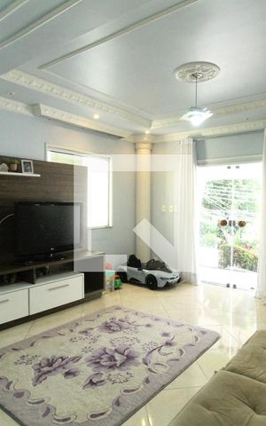 Casa de condomínio à venda com 210m², 4 quartos e 3 vagasSala