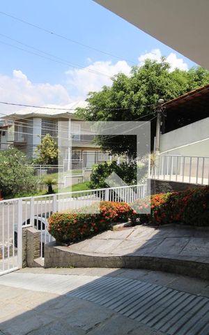 Casa de condomínio à venda com 210m², 4 quartos e 3 vagasGaragem - Entrada