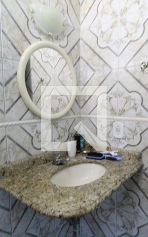 Casa de condomínio à venda com 210m², 4 quartos e 3 vagasBanheiro social