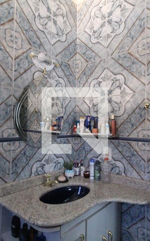 Casa de condomínio à venda com 210m², 4 quartos e 3 vagasBanheiro da suíte 1