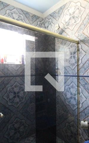 Casa de condomínio à venda com 210m², 4 quartos e 3 vagasBanheiro da suíte 1