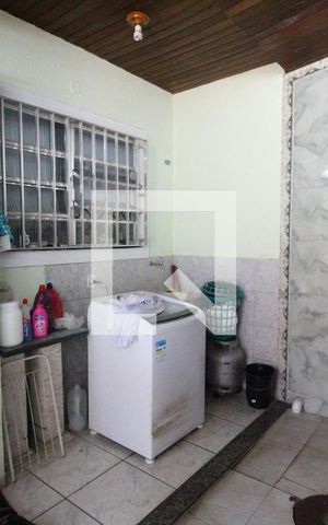 Casa de condomínio à venda com 210m², 4 quartos e 3 vagasÁrea de serviço