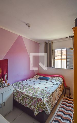 Casa à venda com 284m², 5 quartos e 3 vagas Casa à venda com 284m², 5 quartos e 3 vagasQuarto 4