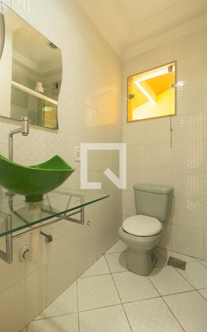Casa de condomínio à venda com 130m², 2 quartos e 5 vagas Casa de condomínio à venda com 130m², 2 quartos e 5 vagasBanheiro Social