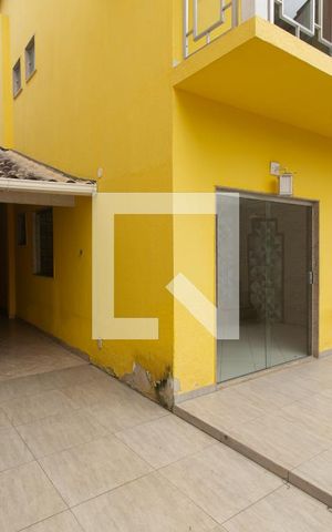 Casa de condomínio à venda com 130m², 2 quartos e 5 vagas Casa de condomínio à venda com 130m², 2 quartos e 5 vagasGaragem