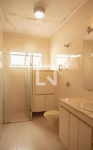Casa à venda com 80m², 2 quartos e 2 vagasBanheiro