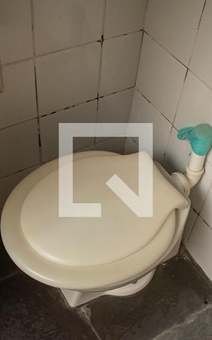 Casa à venda com 80m², 2 quartos e 2 vagasBanheiro de Serviço