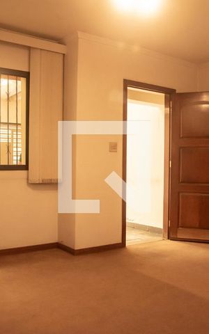 Casa à venda com 80m², 2 quartos e 2 vagasSala