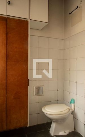 Casa à venda com 80m², 2 quartos e 2 vagasBanheiro de Serviço