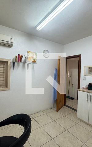 Casa à venda com 140m², 4 quartos e 1 vaga Casa à venda com 140m², 4 quartos e 1 vagaSalão