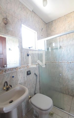 Casa para alugar com 260m², 5 quartos e 6 vagasBanheiro da Suite 1