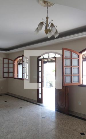 Casa para alugar com 260m², 5 quartos e 6 vagasSala