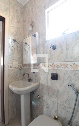 Casa para alugar com 260m², 5 quartos e 6 vagasBanheiro da Suite 1