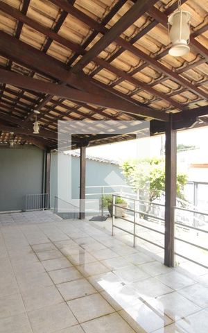 Casa para alugar com 260m², 5 quartos e 6 vagasFachada