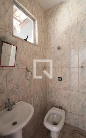 Casa para alugar com 260m², 5 quartos e 6 vagasBanheiro de Serviço