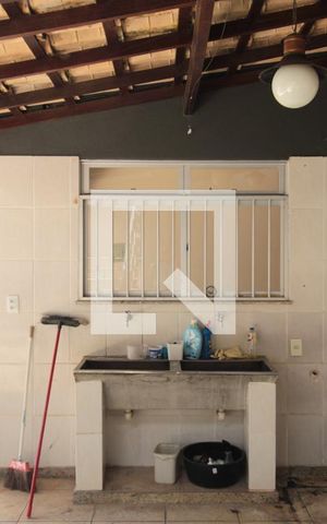 Casa para alugar com 260m², 5 quartos e 6 vagasÁrea de Serviço