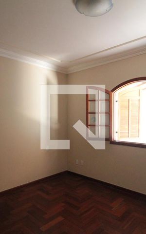 Casa para alugar com 260m², 5 quartos e 6 vagasQuarto