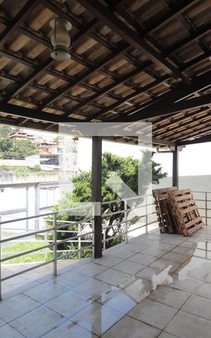 Casa para alugar com 260m², 5 quartos e 6 vagasFachada