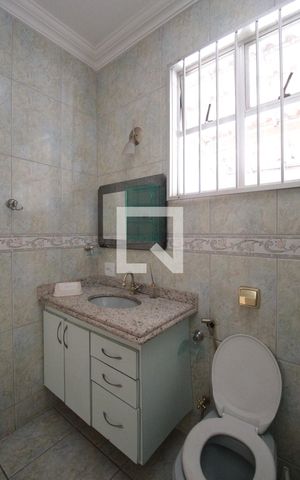 Casa para alugar com 260m², 5 quartos e 6 vagasBanheiro Social