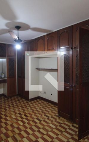 Casa à venda com 220m², 4 quartos e 2 vagasQuarto 1