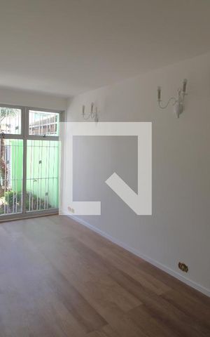 Casa à venda com 220m², 4 quartos e 2 vagasSala