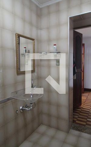 Casa à venda com 220m², 4 quartos e 2 vagasBanheiro 1