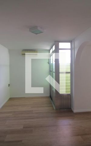 Casa à venda com 220m², 4 quartos e 2 vagasSala