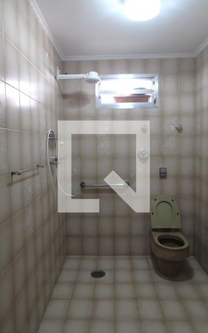 Casa à venda com 220m², 4 quartos e 2 vagasBanheiro 1