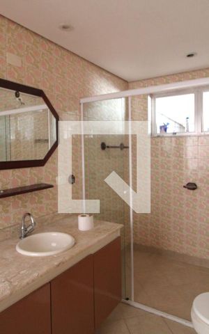 Casa à venda com 220m², 4 quartos e 2 vagasBanheiro 2