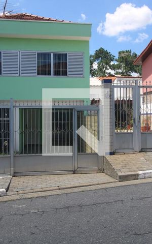 Casa à venda com 220m², 4 quartos e 2 vagasFachada