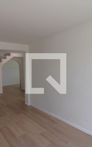 Casa à venda com 220m², 4 quartos e 2 vagasSala