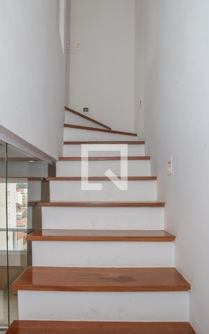 Apartamento para alugar com 151m², 2 quartos e 2 vagas Apartamento para alugar com 151m², 2 quartos e 2 vagasEscada