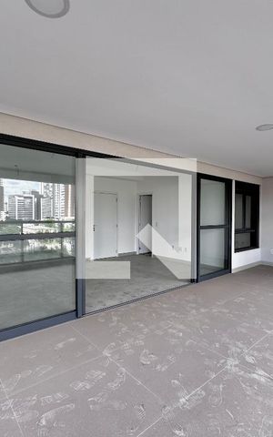 Apartamento à venda com 162m², 3 quartos e 3 vagas Apartamento à venda com 162m², 3 quartos e 3 vagasVaranda