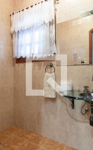 Casa à venda com 400m², 3 quartos e 6 vagas Casa à venda com 400m², 3 quartos e 6 vagasLavabo