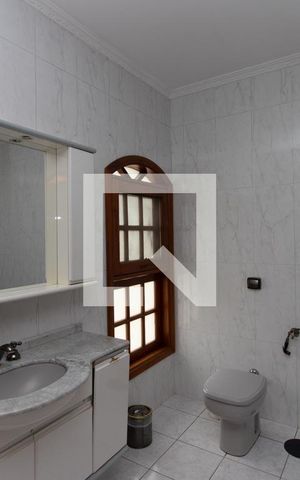 Casa à venda com 400m², 3 quartos e 6 vagas Casa à venda com 400m², 3 quartos e 6 vagasBanheiro da Suíte 1