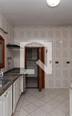 Casa à venda com 400m², 3 quartos e 6 vagas Casa à venda com 400m², 3 quartos e 6 vagasCozinha