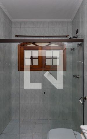 Casa à venda com 400m², 3 quartos e 6 vagas Casa à venda com 400m², 3 quartos e 6 vagasBanheiro da Suíte 2
