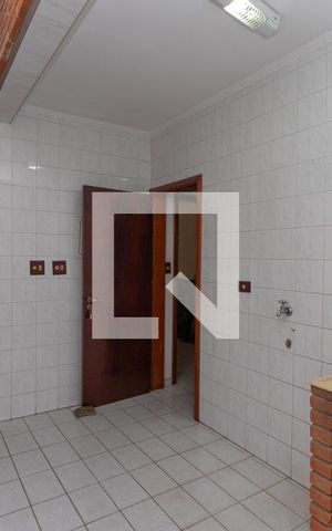 Casa à venda com 400m², 3 quartos e 6 vagas Casa à venda com 400m², 3 quartos e 6 vagasÁrea de Serviço