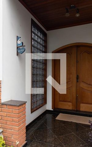 Casa à venda com 400m², 3 quartos e 6 vagas Casa à venda com 400m², 3 quartos e 6 vagasEntrada