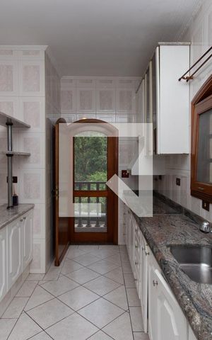 Casa à venda com 400m², 3 quartos e 6 vagas Casa à venda com 400m², 3 quartos e 6 vagasCozinha