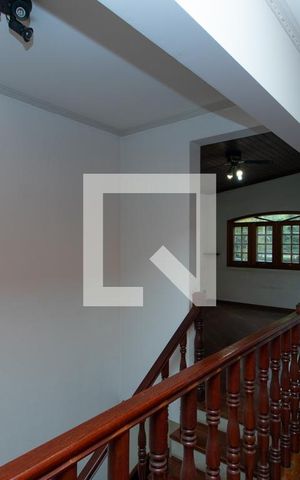 Casa à venda com 400m², 3 quartos e 6 vagas Casa à venda com 400m², 3 quartos e 6 vagasHall da Escada
