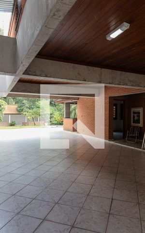 Casa à venda com 400m², 3 quartos e 6 vagas Casa à venda com 400m², 3 quartos e 6 vagasGaragem