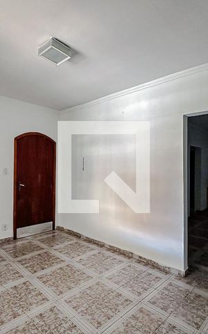 Casa para alugar com 60m², 3 quartos e 2 vagasSala