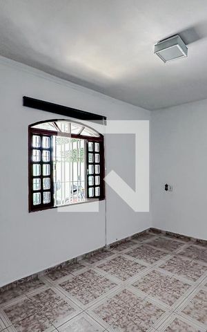 Casa para alugar com 60m², 3 quartos e 2 vagasSala