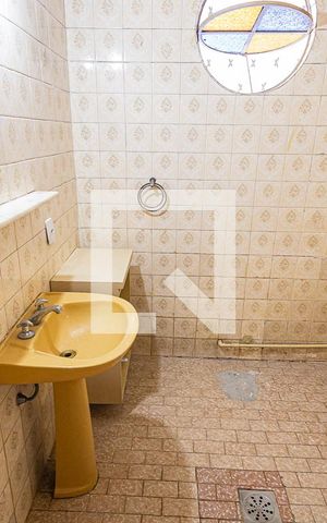 Casa à venda com 90m², 4 quartos e sem vaga Casa à venda com 90m², 4 quartos e sem vagaBanheiro